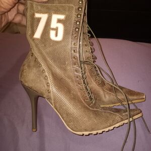 sporty, varsity style woman's ankle boot   size 9  like new